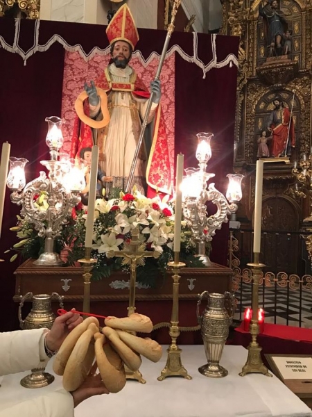 Imagen de San Blas con las roscas (AYTO. OTURA) Imagen de San Blas con las roscas (AYTO. OTURA)