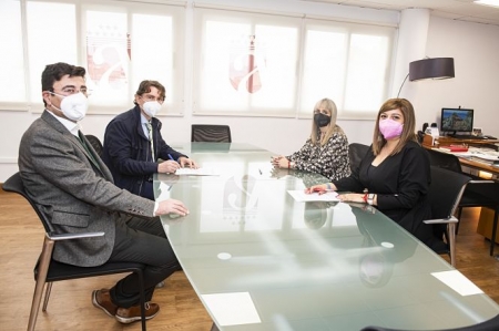 Imagen de la firma del convenio (AYTO. ARMILLA) Imagen de la firma del convenio (AYTO. ARMILLA)