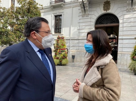 Carlos Ruiz Cosano y Ana Vanessa García en la Plaza del Carmen (PP)