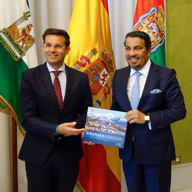 El alcalde Granada, Francisco Cuenca, ha recibido en el Ayuntamiento al embajador del Estado de Qatar, Abdulla bin Ibrahim Abdulrahman Sultan Al Hamar (AYUNTAMIENTO DE GRANADA)
