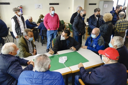 Francisco Cuenca en el Centro Cívico del Zaidín (JAVIER ALGARRA / AYUNTAMIENTO)