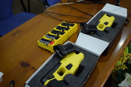 Imagen de als pistolas Tasser adquiridas por el Ayuntamiento de Albolote (AYTO. ALBOLOTE) Imagen de als pistolas Tasser adquiridas por el Ayuntamiento de Albolote (AYTO. ALBOLOTE)