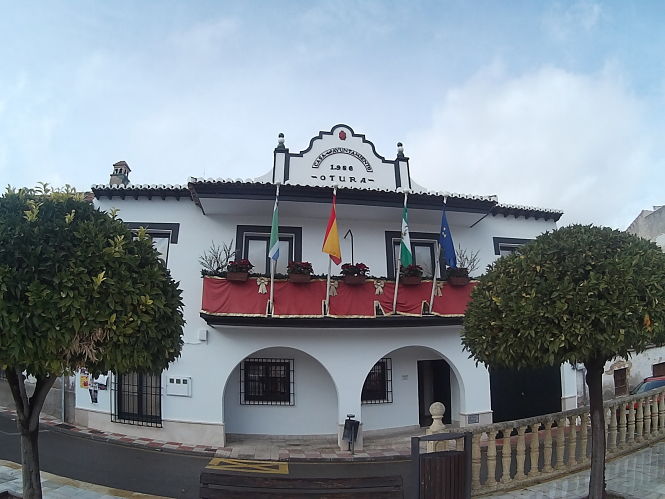 Fachada del Ayuntamiento de Otura (AYTO. OTURA)