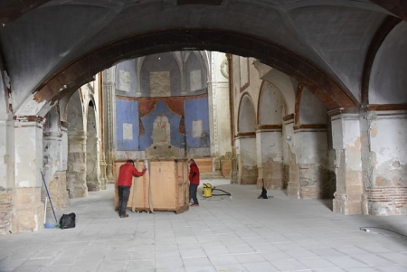 Preparación de la exposición  en San Jerónimo (AYTO. BAZA)