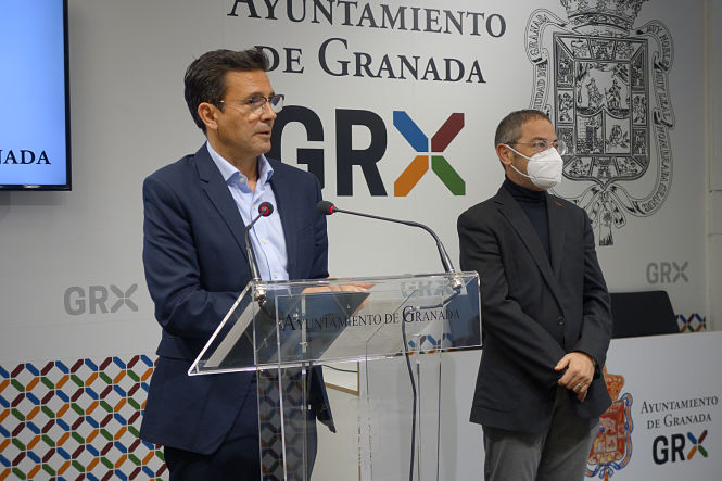 El alcalde de Granada, Francisco Cuenca (JAVIER ALGARRA / AYUNTAMIENTO) 