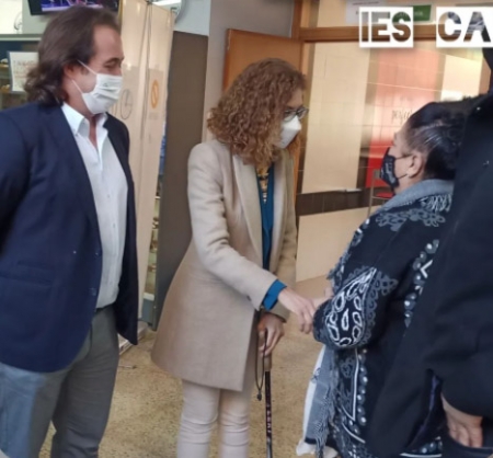 La Delegada de Educación y Deportes, Ana Berrocal ha visitado el IES Cartuja (JUNTA) La Delegada de Educación y Deportes, Ana Berrocal ha visitado el IES Cartuja (JUNTA)