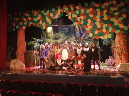 representación de la Asociación Teatral de Padres y Madres Alegría de Huétor Tájar (AYTO. HUÉTOR TÁJAR) 