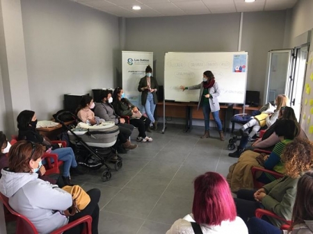 Marta Martín, educadora y Marta Ponce, psicóloga, responsables de Familia e Infancia de los Servicios Sociales Comunitarios del Ayuntamiento de Las Gabias (AYTO. LAS GABIAS)