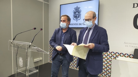 Jacobo Calvo y José María Corpas en rueda de prensa  (JAVIER ALGARRA / AYUNTAMIENTO)