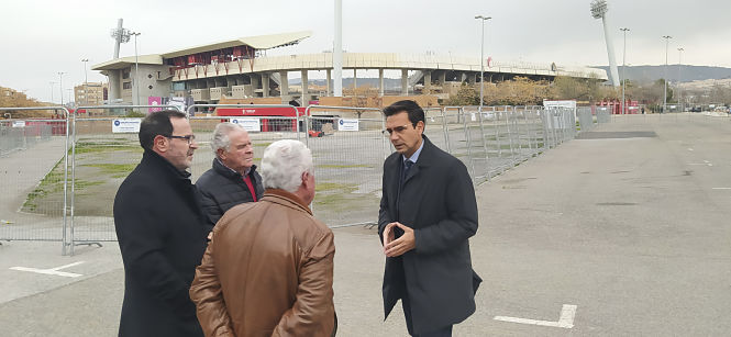 Imagen de la visita a la zona del Nuevo Estadio de Los Carmenes (JAVIER ALGARRA / AYUNTAMIENTO)