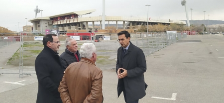 Imagen de la visita a la zona del Nuevo Estadio de Los Carmenes (JAVIER ALGARRA / AYUNTAMIENTO)