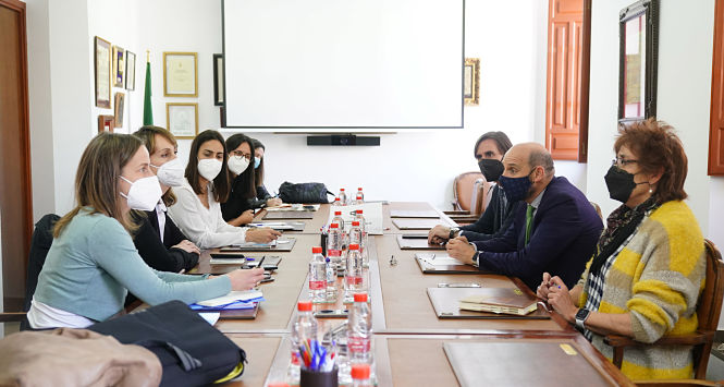 Imagen de la reuníon  con ACNUR (COLEGIO DE ABOGADOS)