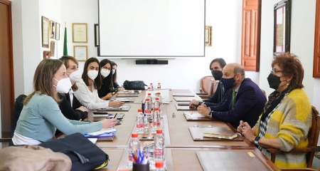 Imagen de la reuníon  con ACNUR (COLEGIO DE ABOGADOS)