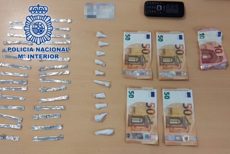 Heroína, cocaína y dinero intervenido (POLICÍA NACIONAL) Heroína, cocaína y dinero intervenido (POLICÍA NACIONAL)
