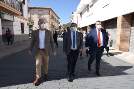 Imagen de la visita a Quéntar (M. CASANOVA / DIPGRA) 