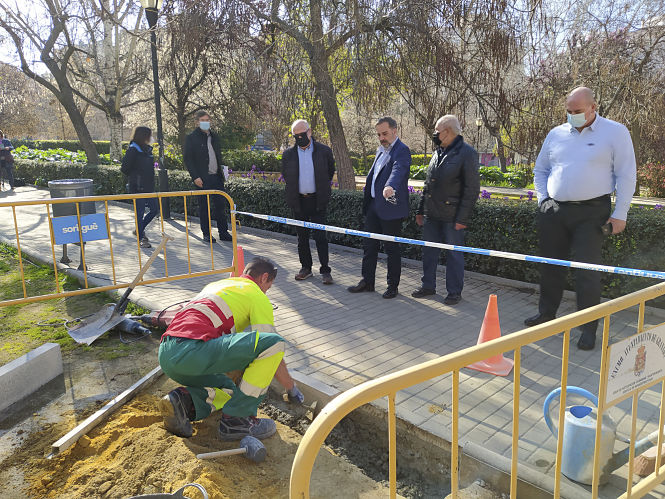 Imagen de la visita al Parque Fernández Píñar (JAVIER ALGARRA / AYUNTAMIENTO)