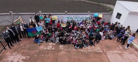 Manifestación en apoyo a Ucrania celebrada esta mañana en el CEIP Federico García Lorca de Fuente Vaqueros (AYTO. FUENTE VAQUEROS) 