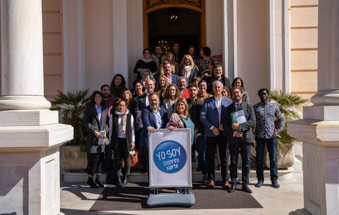 Foto de familia tras la reunión (AYTO. GRANADA) 