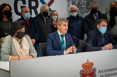 Rueda de prensa de César Díaz junto  Comité Afectados por los Ruidos en Granada (PP)