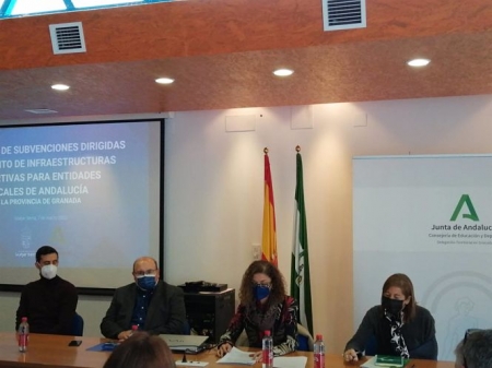 La delegada de Educación y Deporte de la Junta en Granada, Ana Berrocal, presenta las subvenciones concedidas para el fomento de infraestructuras deportivas (JUNTA DE ANDALUCÍA) La delegada de Educación y Deporte de la Junta en Granada, Ana Berrocal, presenta las subvenciones concedidas para el fomento de infraestructuras deportivas (JUNTA DE ANDALUCÍA)