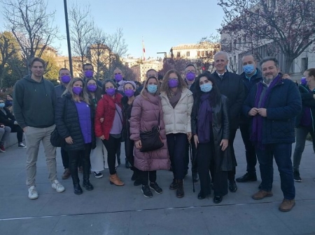Miembros de Cs antes de la salida de la manifestación del 8M (CS) 