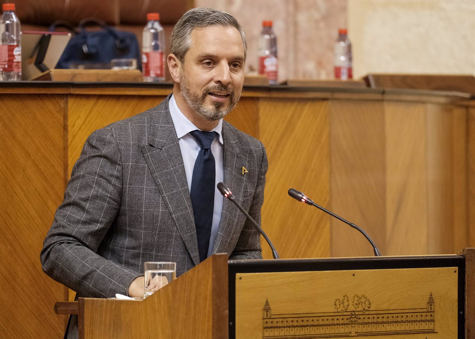 El consejero de Hacienda y Financiación Europea, Juan Bravo, comparece en el Pleno del Parlamento andaluz (ALFREDO DE ANCA/PARLAMENTO DE ANDALUCÍA)