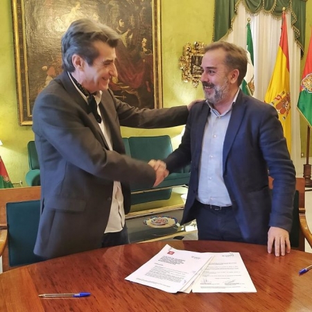 Imagen de la firma del convenio (AYTO. GRANADA)