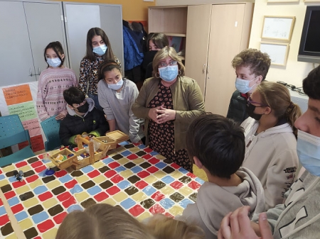 Imagen de la visita a la Casa Escuela (JAVIER ALGARRA / AYUNTAMIENO))