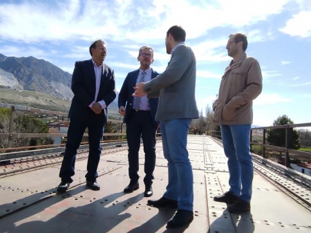 Imagen de la visita al puente de piedra (JUNTA) Imagen de la visita al puente de piedra (JUNTA)