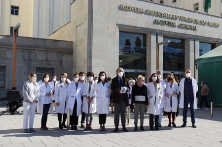 Profesionales del servicio de nefrología con el Delegado de Salud (JUNTA)