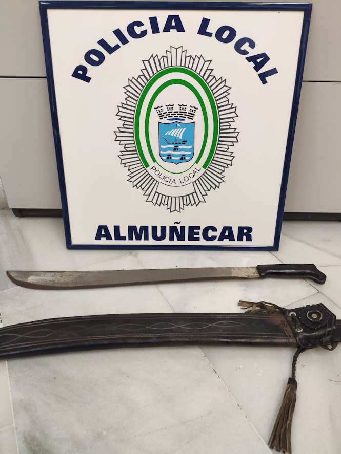 Imagen de la katana requisada (AYTO. ALMUÑÉCAR) 