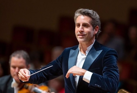 Lucas Macías, en su debut con la Sächsische Staatskapelle Dresden, el pasado jueves (SÄCHSISCHE STAATSKAPELLE DRESDEN/ MATTHIAS RIETSCH) 