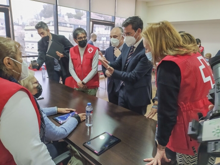 Imagen de la visita a Cruz Roja (JAVIER ALGARRA / AYUNTAMIENTO)