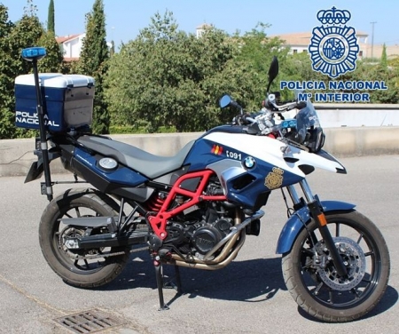 Motocicleta de la Policía Nacional (POLICIA NACIONAL) Motocicleta de la Policía Nacional (POLICIA NACIONAL)