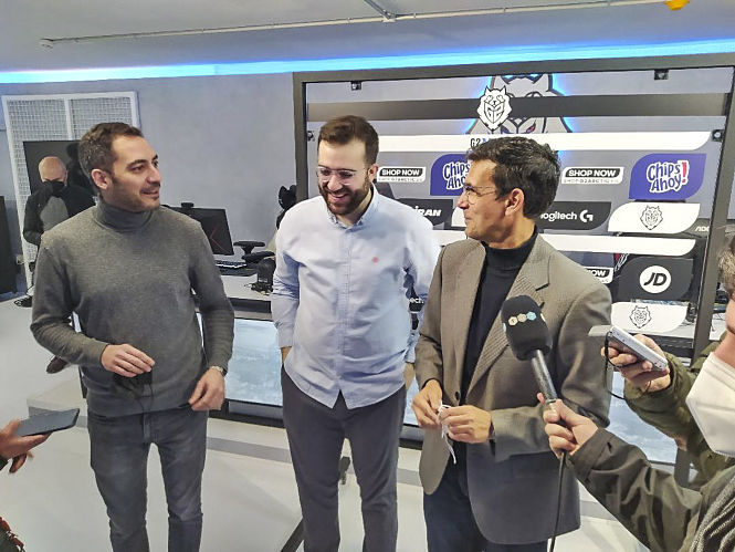 Imagen de la visita a Artic Gaming (JAVIER ALGARRA / AYUNTAMIENTO)