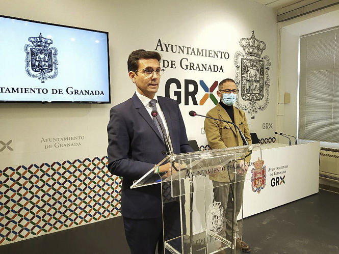 El alcalde de Granada, Francisco Cuenca  (JAVIER ALGARRA / AYUNTAMIENTO)