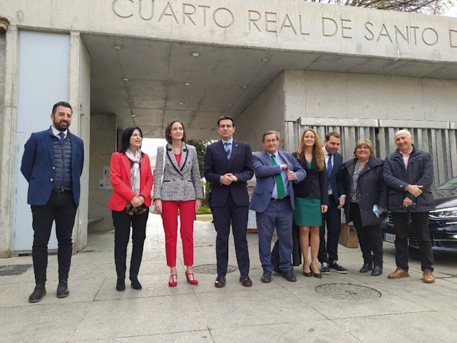 Autoridades a la salida de la jornada empresarial sobre ayudas a cluster (AYUNTAMIENTO)