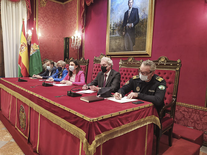 Presentación del plan local de seguridad (JAVIER ALGARRA / AYUNTAMIENTO)