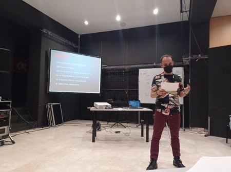 Adrián Rincón en una actividad en el Centro de Formación de Artes Escénicas de Andalucía (JUNTA) Adrián Rincón en una actividad en el Centro de Formación de Artes Escénicas de Andalucía (JUNTA)