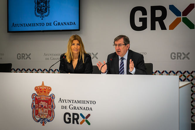 Luis González y Eva Martín en rueda de prensa (PP)