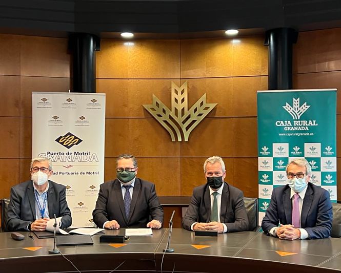Imagen de la firma del convenio (CAJA RURAL GRANADA)