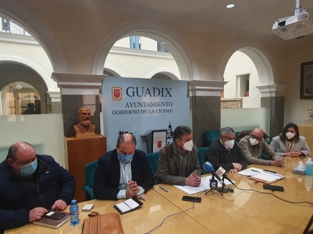 Imagen de la firma del proceso de licitación (AYTO. GUADIX)