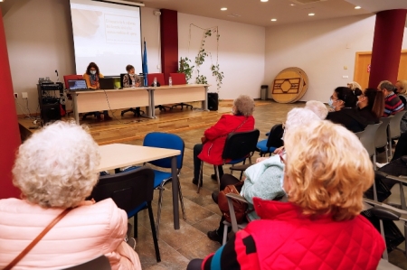 Charla de Pilar Vivancos, secretaria del Juzgado de Paz de Huétor Tájar (AYTO. HUÉTOR TÁJAR) Charla de Pilar Vivancos, secretaria del Juzgado de Paz de Huétor Tájar (AYTO. HUÉTOR TÁJAR)