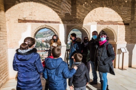 Visita guiada para familias en la Alhambra (PATRONATO DE LA ALHAMBRA Y GENERALIFE) Visita guiada para familias en la Alhambra (PATRONATO DE LA ALHAMBRA Y GENERALIFE)