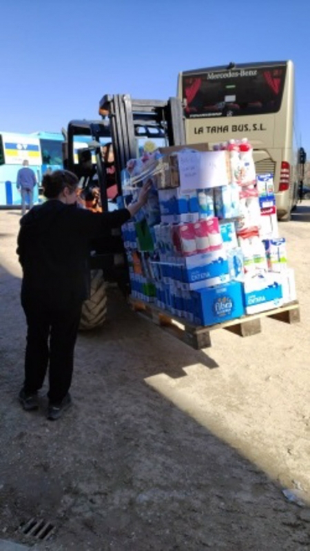 Uno de los palés enviados por el Arzobispado de Granada en autobuses en dirección a Ucrania (ARZOBISPADO DE GRANADA)