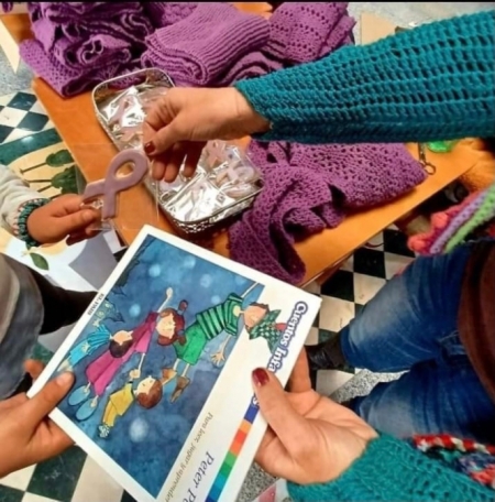 Mujeres Tejedoras de Sueños de La Zubia, y de las bufandas que mañana cambiarán por libros (AYTO. LA ZUBIA) Mujeres Tejedoras de Sueños de La Zubia, y de las bufandas que mañana cambiarán por libros (AYTO. LA ZUBIA)