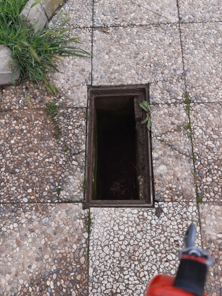 Uno de los imbornales sin tapa (AYTO. MARACENA) Uno de los imbornales sin tapa (AYTO. MARACENA)