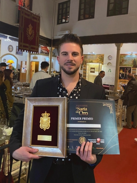 Iván Centenillo con su premio (LA OFICINA DE LOS DESEOS) Iván Centenillo con su premio (LA OFICINA DE LOS DESEOS)