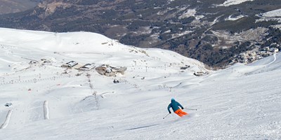 Un esquiador en Sierra Nevada (CETURSA SIERRA NEVADA)