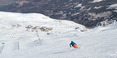 Un esquiador en Sierra Nevada (CETURSA SIERRA NEVADA)